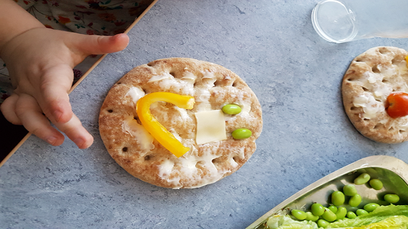 En smörgås med pålägg.